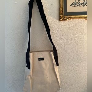 Merit tote